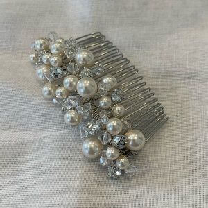 BNWT “Makenna” Pearl & Crystal Bridal Comb by Sara Gabriel